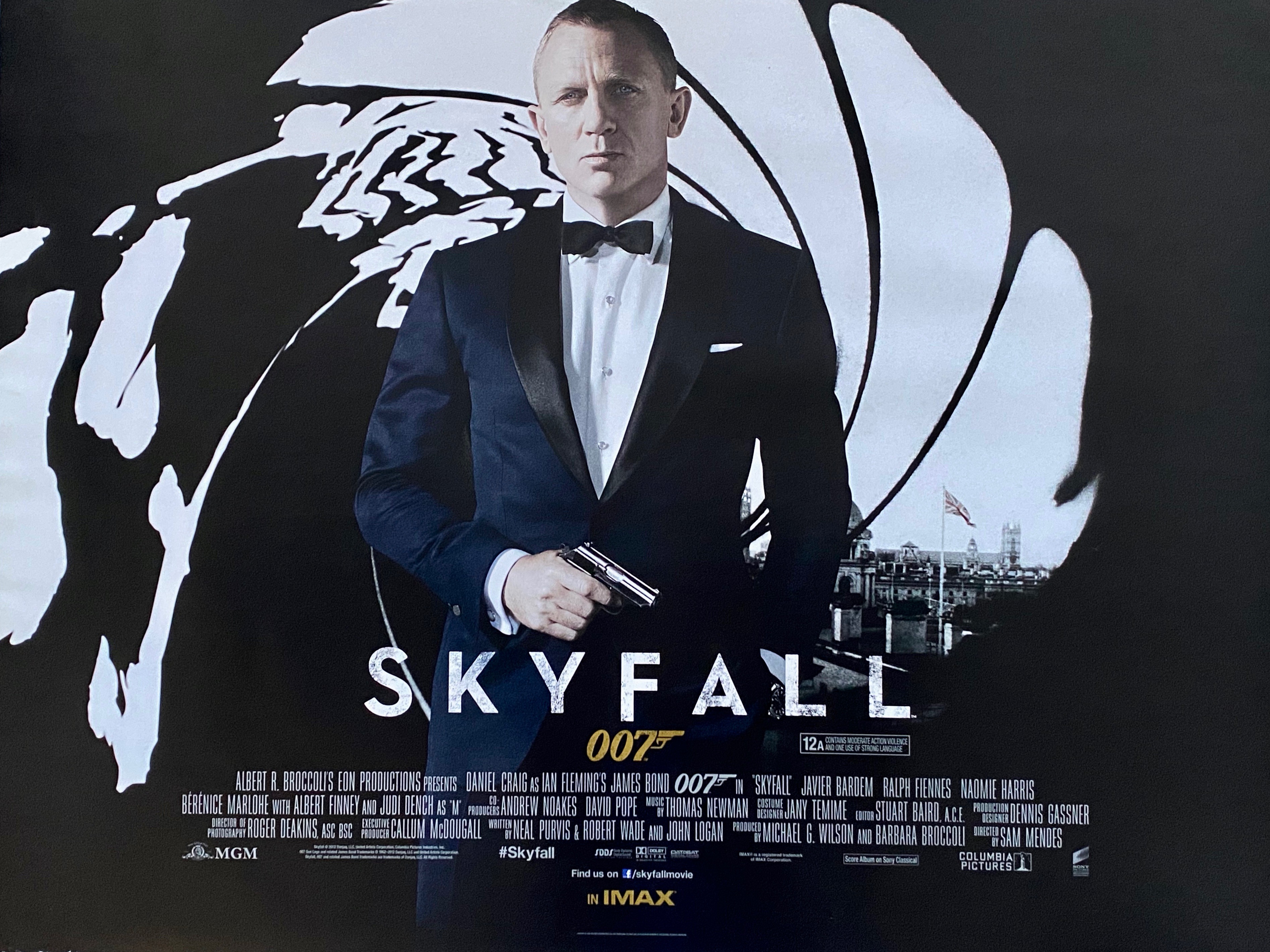 Daniel Craig Skyfall Poster / Daniel craig as benoit blanc. - Infuzionit